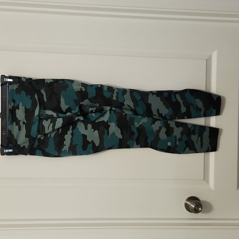 Lululemon - Picture 2 of 3